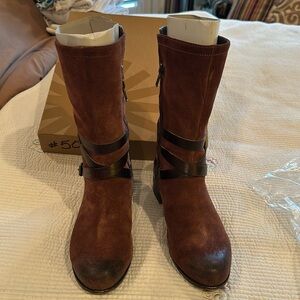 UGG Australian boot wear Deanna style 6.5  brown suede and leather